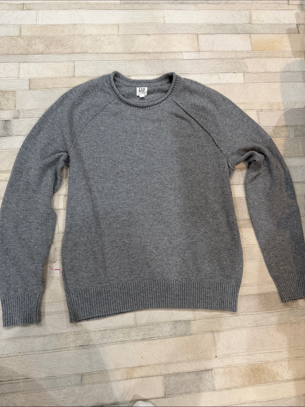 GAP Men’s Heather Gray Crewneck Sweater